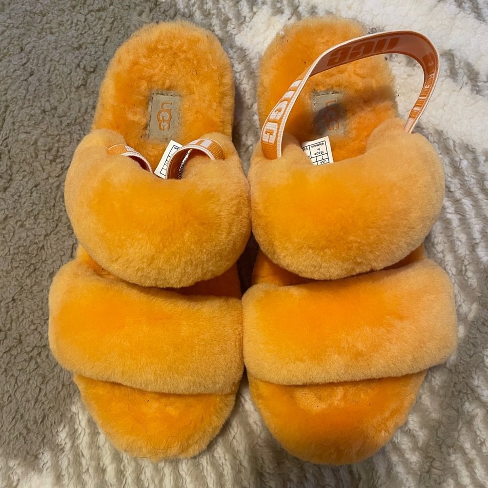 Size 7 Ugg fuzzy slides